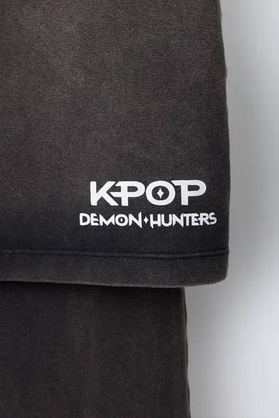Брюки-юбка FLARE TROUSERS с логотипом NETFLIX, Брюки с флисовой подкладкой и накладкой в виде юбки. Есть эластичный пояс. На передней части — логотип NETFLIX, на подоле — нашивка с ярлыком., флис — фото 3
