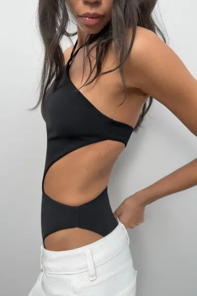 Боди с вырезами и бретелью STRETCH KNIT HALTER CUT-OUT, Чёрный — фото 3