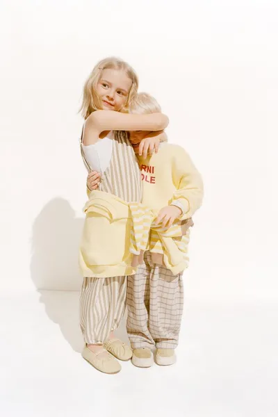 TIMELESS — брюки TWILL BAGGY CHECK, Брюки в клетку, изготовленные из смесовой ткани (хлопок и лён). Имеют эластичный пояс для дополнительного комфорта. Доступны в двух цветах, хорошо сочетаются с футболками и свитшотами из той же коллекции. Если вы не уверены в выборе размера, рекомендуем ознакомиться с нашей таблицей размеров или связаться с нами — мы с радостью предоставим необходимые измерения., хлопок и лен — фото 5