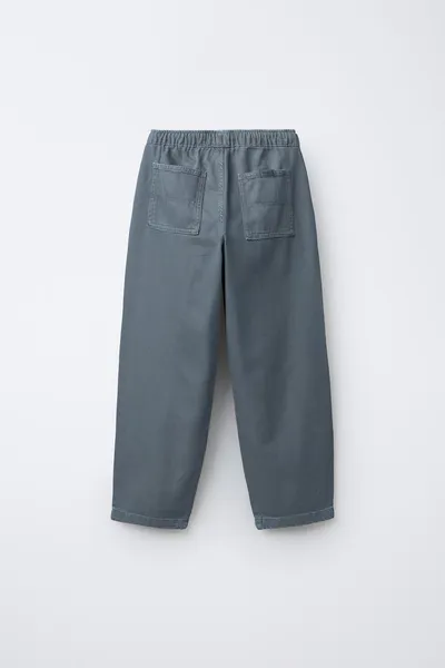 Брюки TWILL FLOWING STRAIGHT, Прямые брюки с эластичным поясом и регулируемым шнурком спереди. Есть передние карманы и накладные карманы с аппликацией в виде этикетки на спине., твил — фото 3