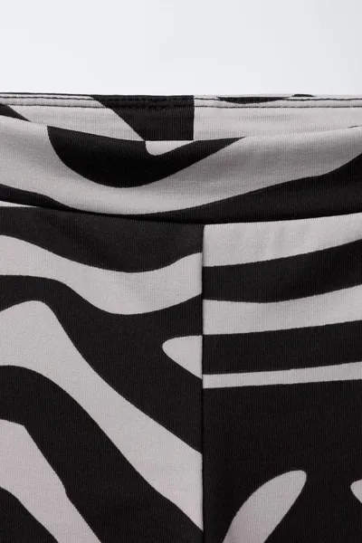 Леггинсы BREATHABLE ZEBRA, Легинсы со специальной дышащей тканью для эластичности и комфорта. С эластичным поясом. Внутренняя сторона с начёсом для тепла и мягкости. Zebra., дышащая ткань — фото 3