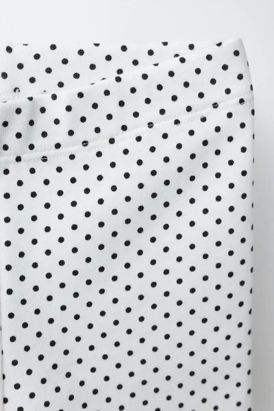 Набор: футболка Polka Dot и велосипедные легинсы, Комплект из двух предметов. Футболка с круглым вырезом и короткими рукавами, на передней части — принт MOUSE ©, на спине — нашивка с ярлыком. Велолегинсы с эластичным поясом и принтом в горошек. — фото 4
