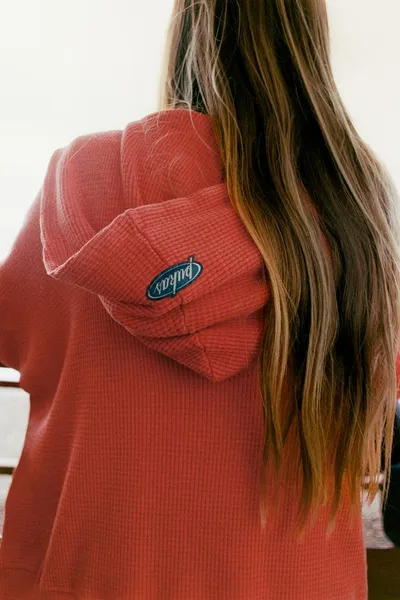 Укороченная худи PUKAS SURF с вафельной текстурой, Красный — фото 2