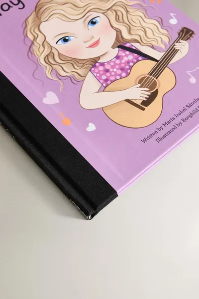 Детская книга TAYLOR SWIFT (на английском), Многоцветная — фото 3