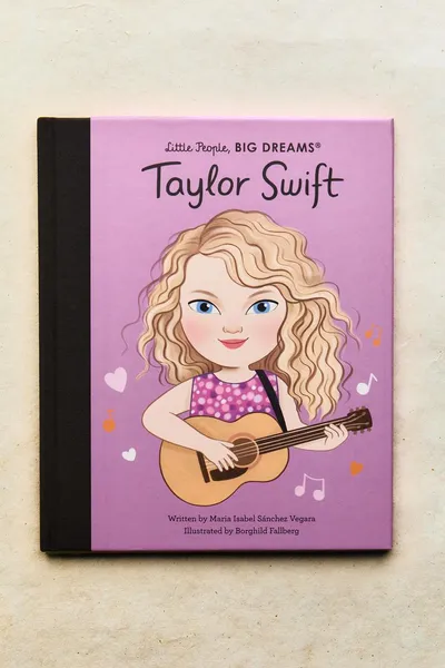 Детская книга TAYLOR SWIFT (на английском), Многоцветная — фото 7
