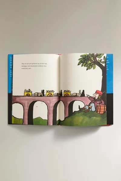 Детская книга THE THREE ROBBERS (на английском), Многоцветная — фото 3