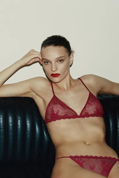 Бюстгальтер-треугольник LACE TRIANGLE BRA