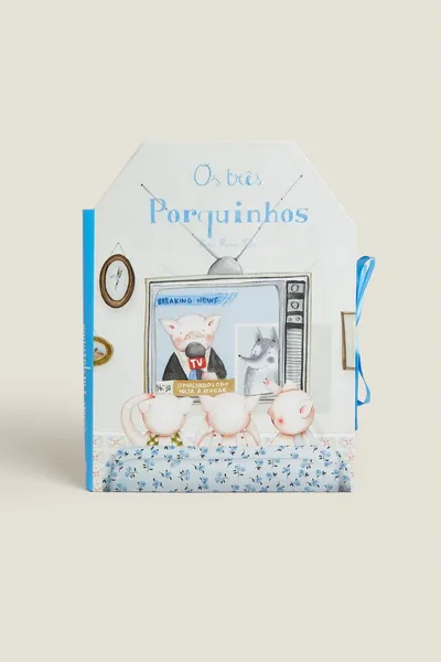 Книга «Три поросёнка» (португальский язык)